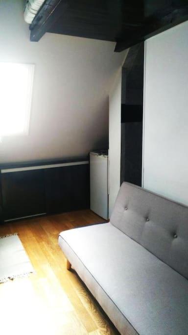 Studette Equipee Pour 1 Pers- 8 Eme Arr Paris